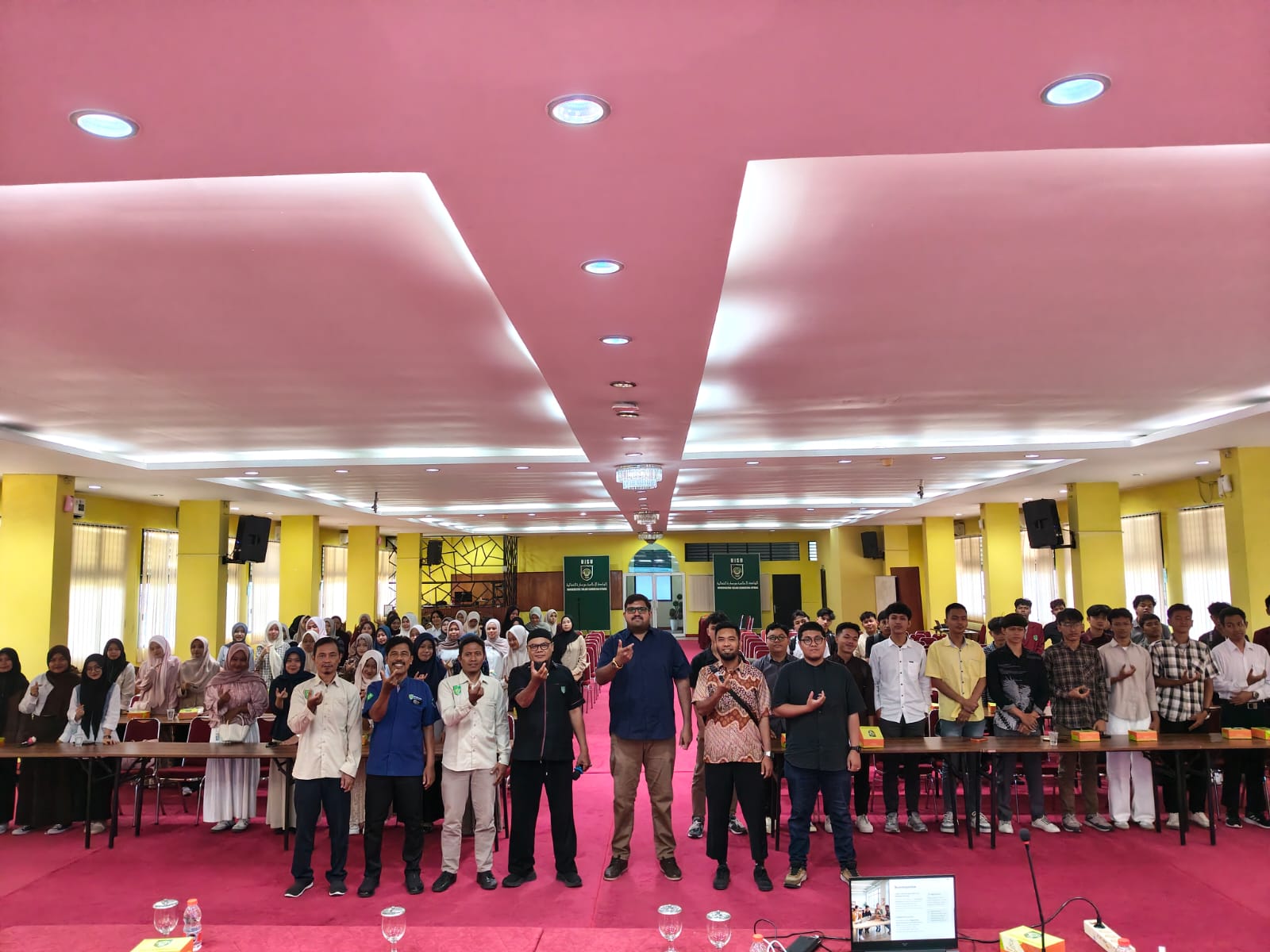 Pertemuan tim riset dan akademisi perguruan tinggi membahas naskah kerja sama