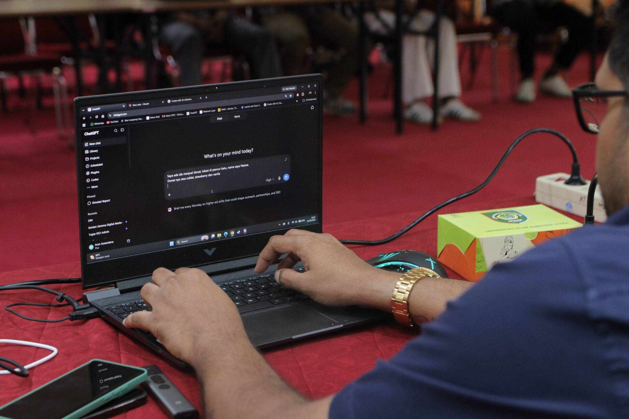 Pimpinan universitas dan dosen berdiskusi dalam forum akademik kecerdasan buatan